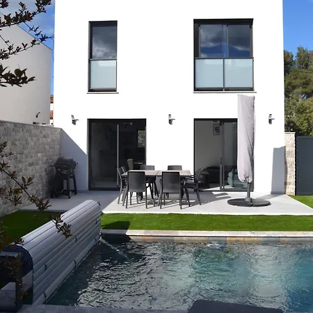Etoile Du Berger Saint Aygulf 3 Villas Et 4 Appartements Jardin Individuel Et Piscine Chauffee En Saison - La Mer Et Les Plages 450 M Buitenkant foto
