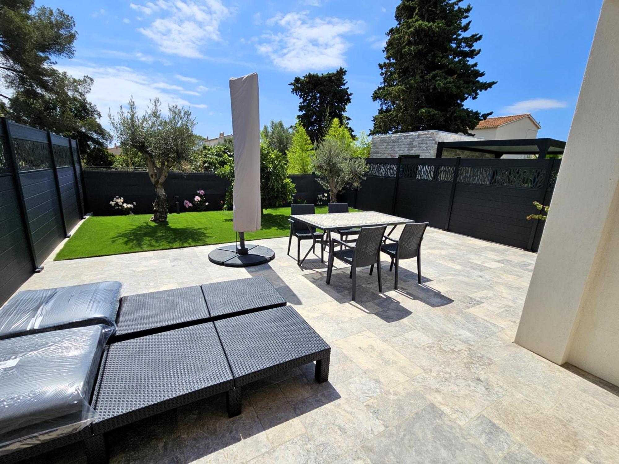 Etoile Du Berger Saint Aygulf: Seaside With Private Gardens And Heated Pool