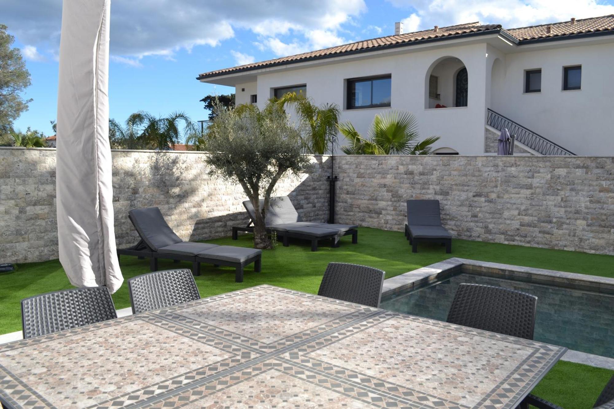Etoile Du Berger Saint Aygulf: Seaside With Private Gardens And Heated Pool Apartment *