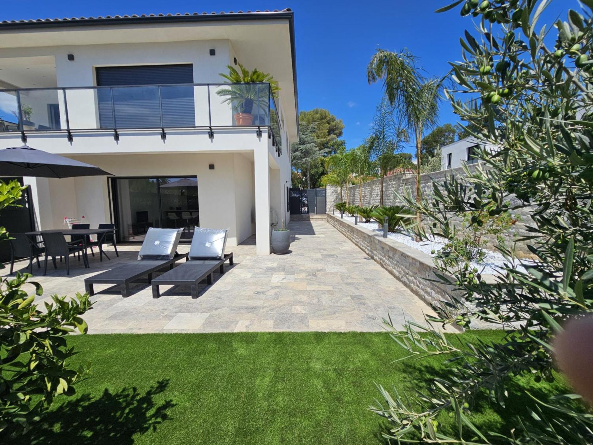 Etoile Du Berger Saint Aygulf: Seaside With Private Gardens And Heated Pool *